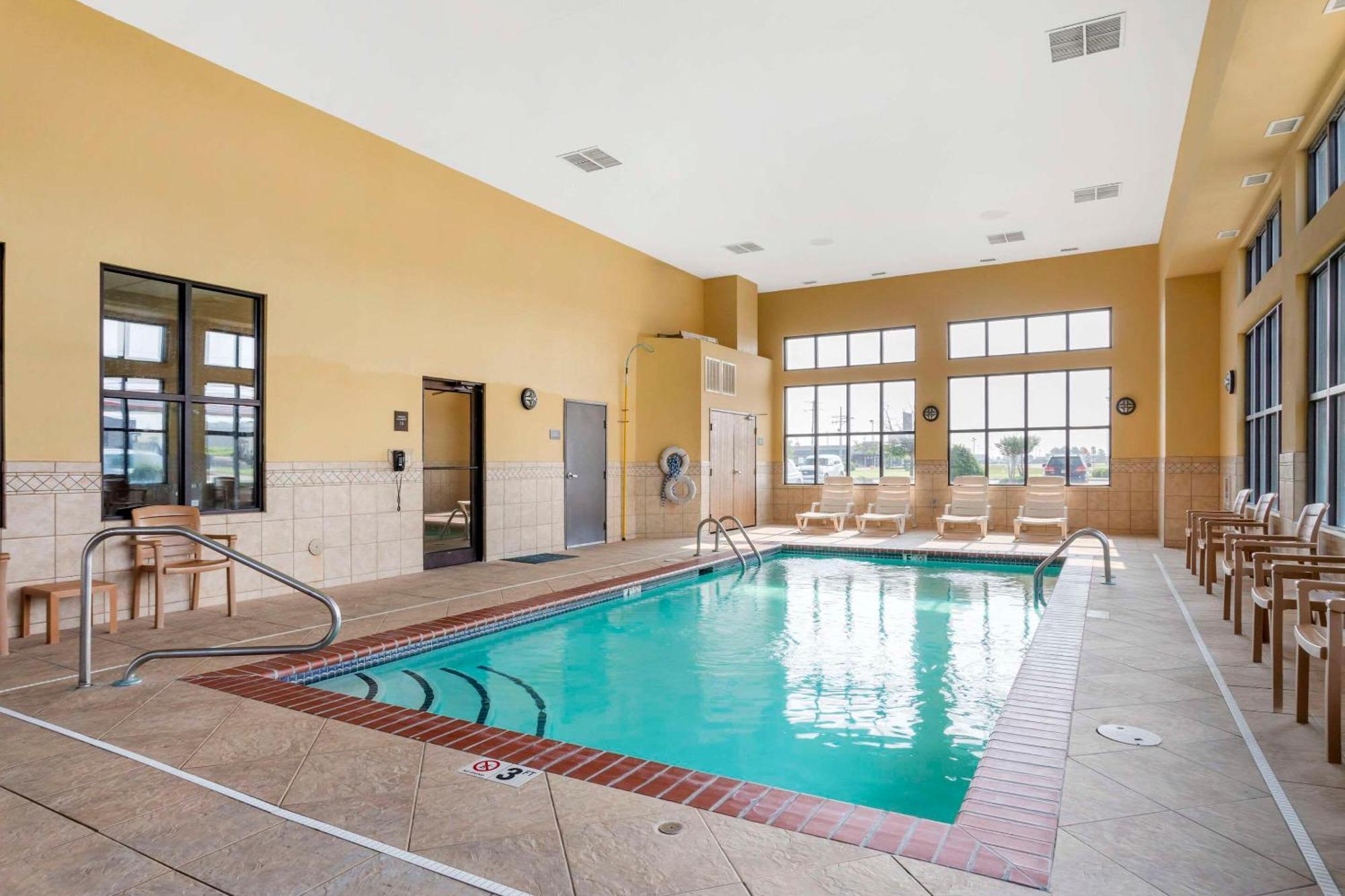 Comfort Inn & Suites Blytheville Buitenkant foto