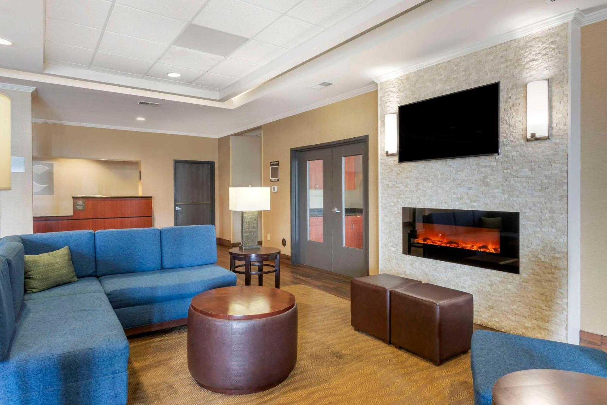 Comfort Inn & Suites Blytheville Buitenkant foto
